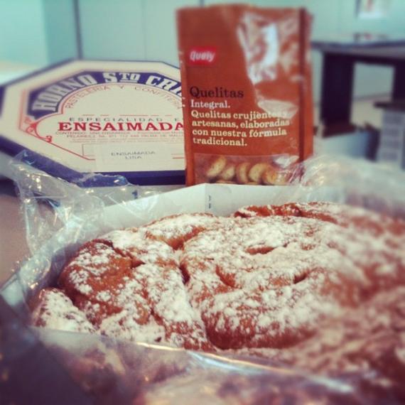 'Merienda mallorquina en la ofi! #mallorca #ensaimada #quellytas #merienda' - Maiorca