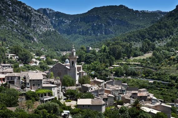 'view of village - valldemossa' - Maiorca